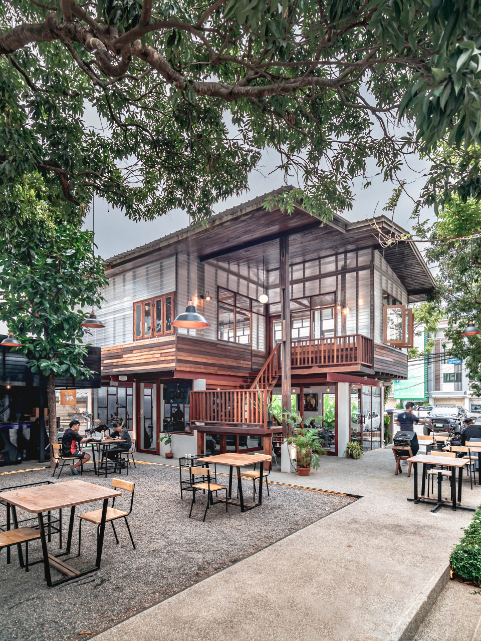 tamarind bistro and music house by bodinchapa architects