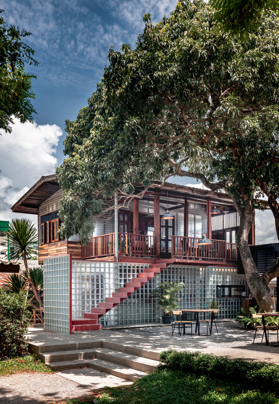 tamarind bistro and music house by bodinchapa architects