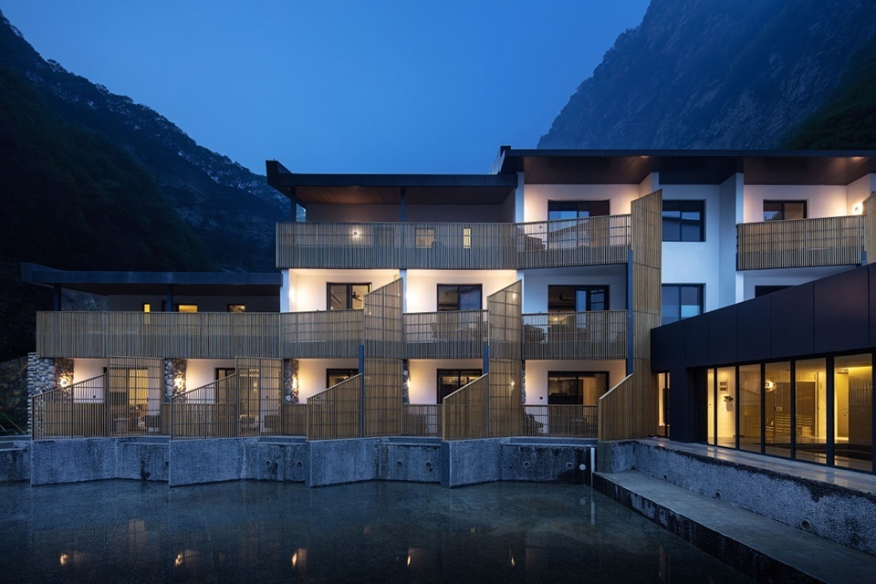 stonegate hotel of little hua mountain china by benmo design