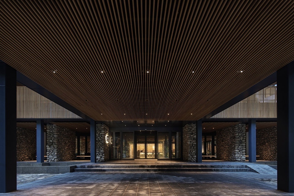 stonegate hotel of little hua mountain china by benmo design