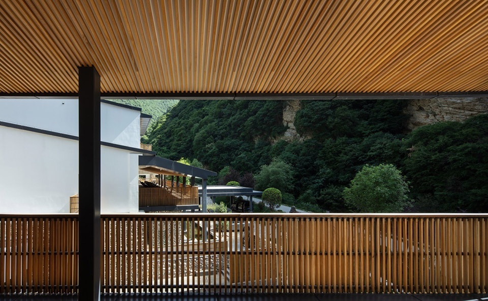 stonegate hotel of little hua mountain china by benmo design