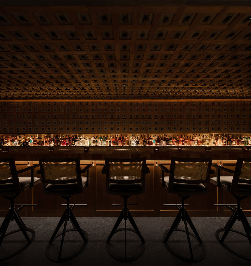 A secret bar in a lively downtown, China by Atelier xy - 谷德设计网