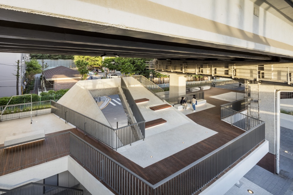 roof square by hg architecture