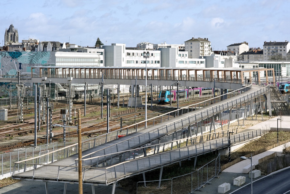 The bridge Dietmar Feichtinger Architectes