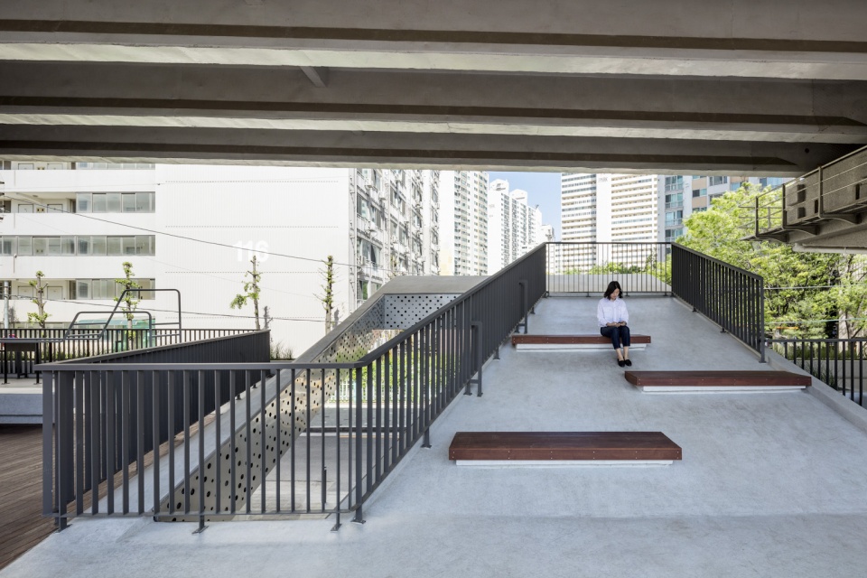 roof square by hg architecture