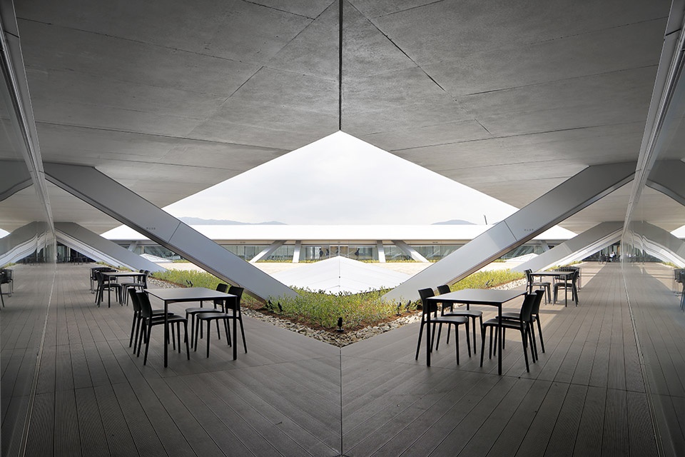Otemon Gakuin University Academic Ark Japen by Mitsubishi Jisho Sekkei Inc.
