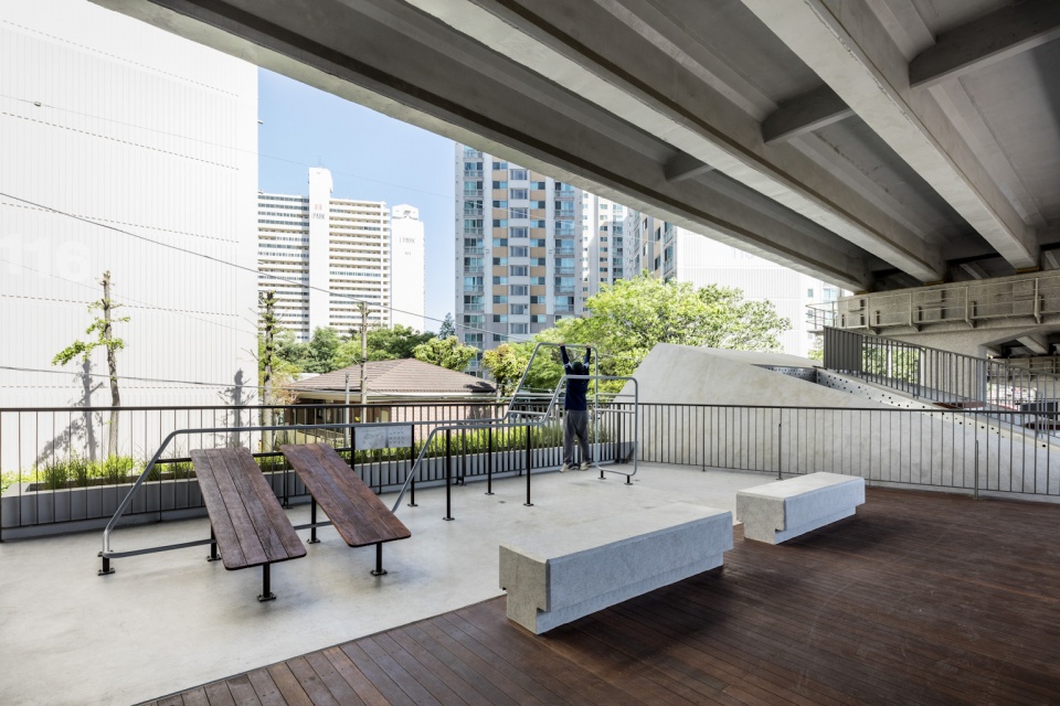 roof square by hg architecture