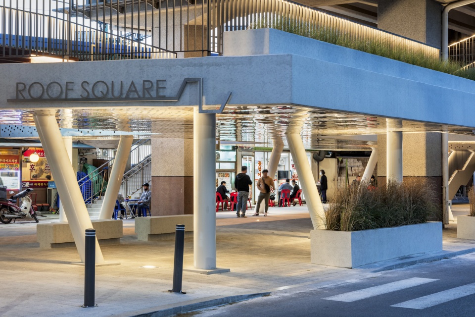 roof square by hg architecture