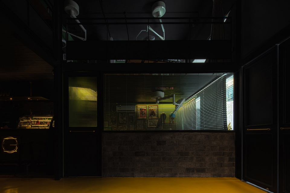 QG Station Chengdu by iZ Design Studio
