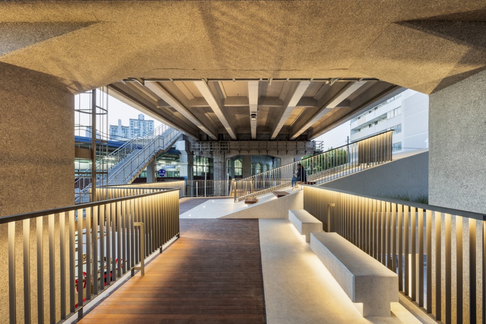roof square by hg architecture