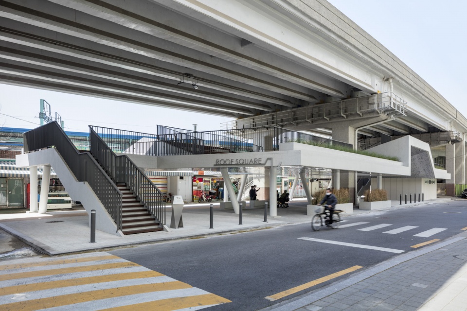 roof square by hg architecture