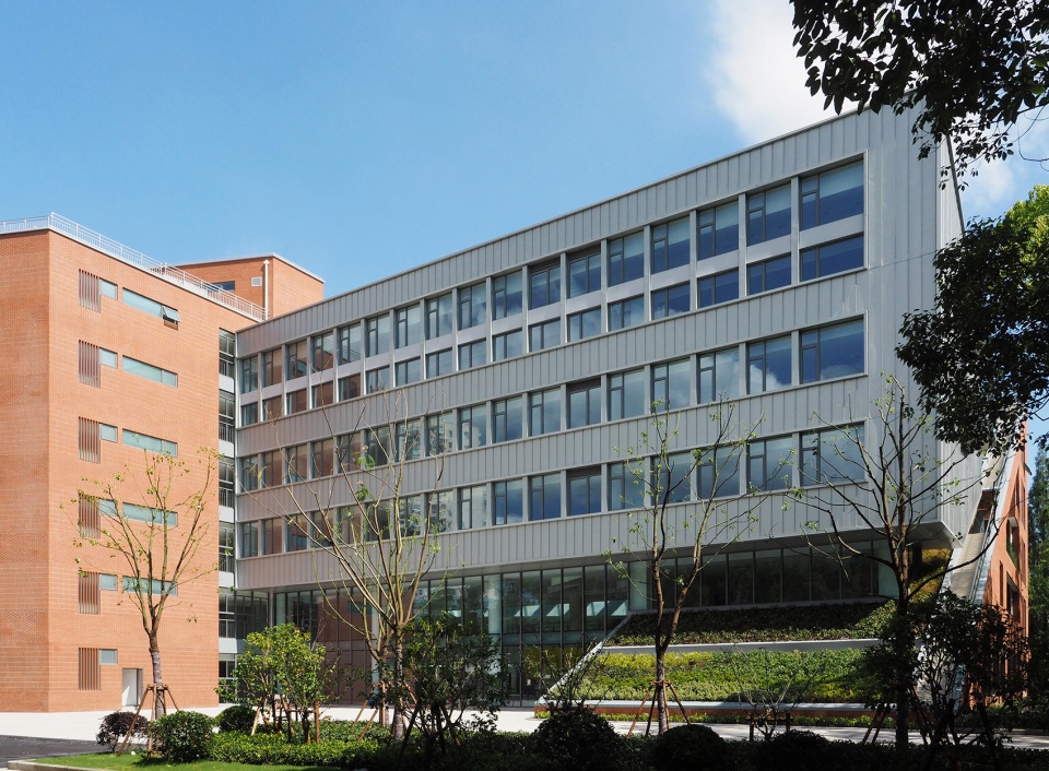 international cooperative education building of university of shanghai for science and technology china by le architects