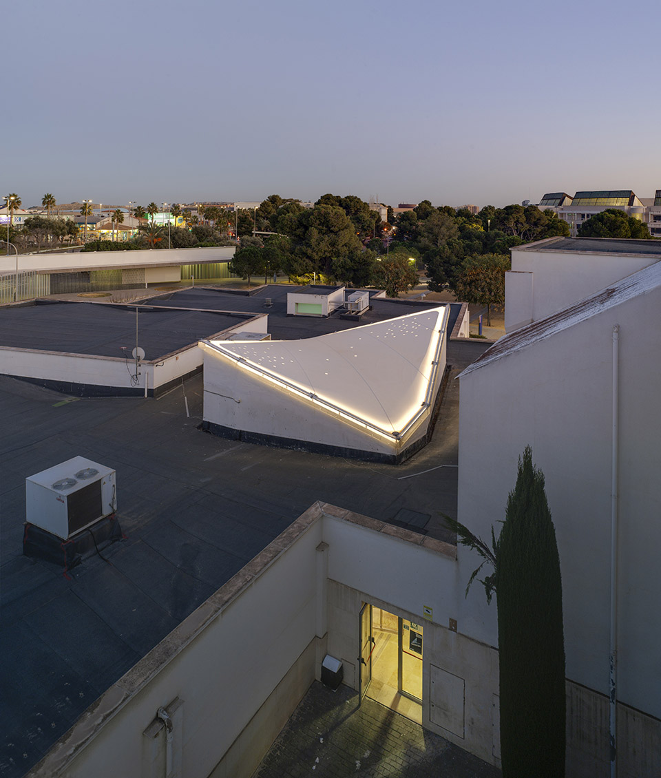 covering patio of polytechnic ua woha