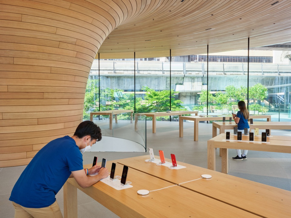 apple central world foster partners