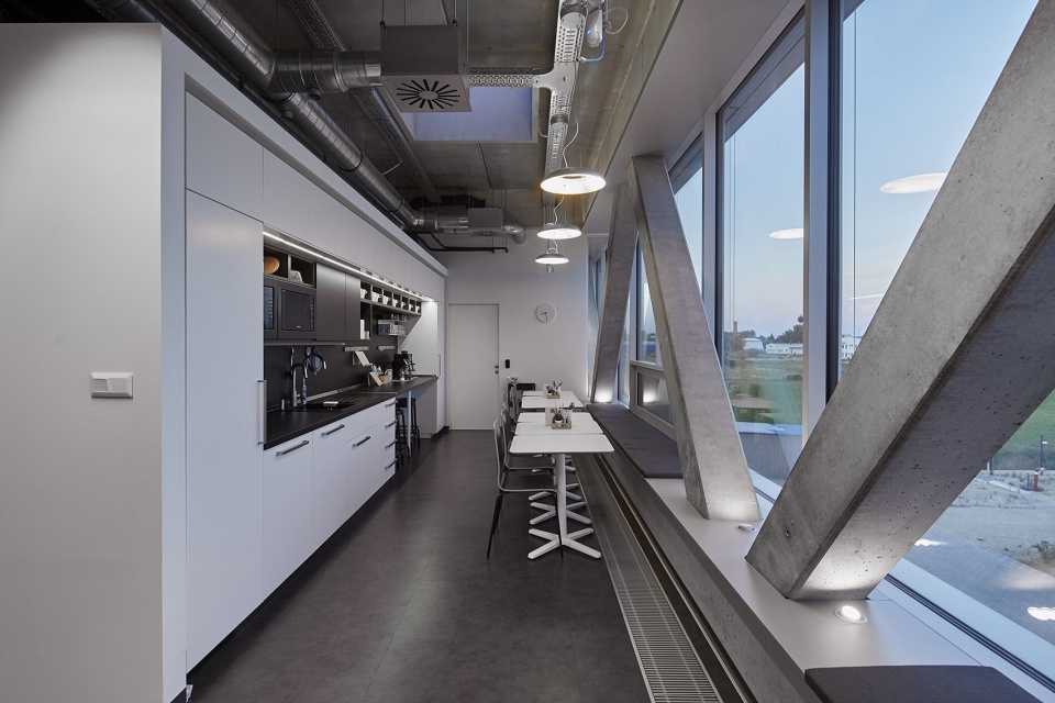 amplio headquarters by t2 a architects