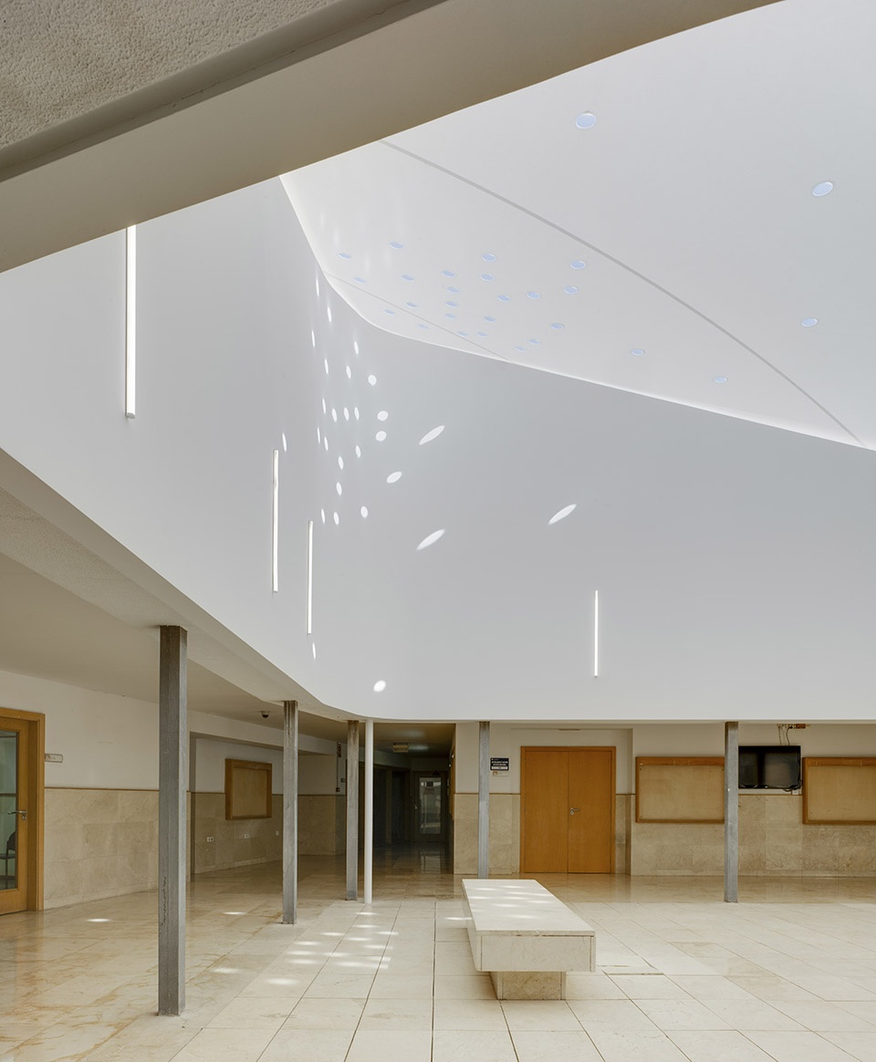 covering patio of polytechnic ua woha