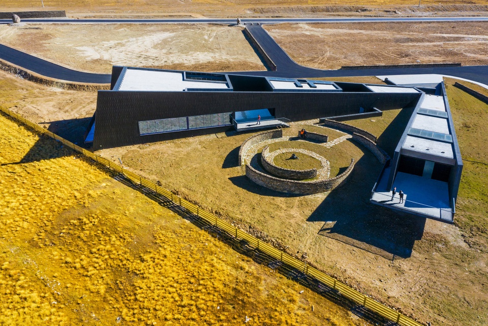 traveler black tent in yangbajing china by pure