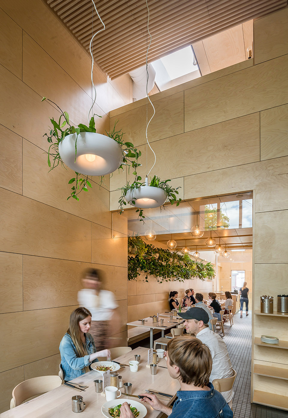 Lady Marmalade Restaurant by Omar Gandhi Architect + SvN 谷德设计网