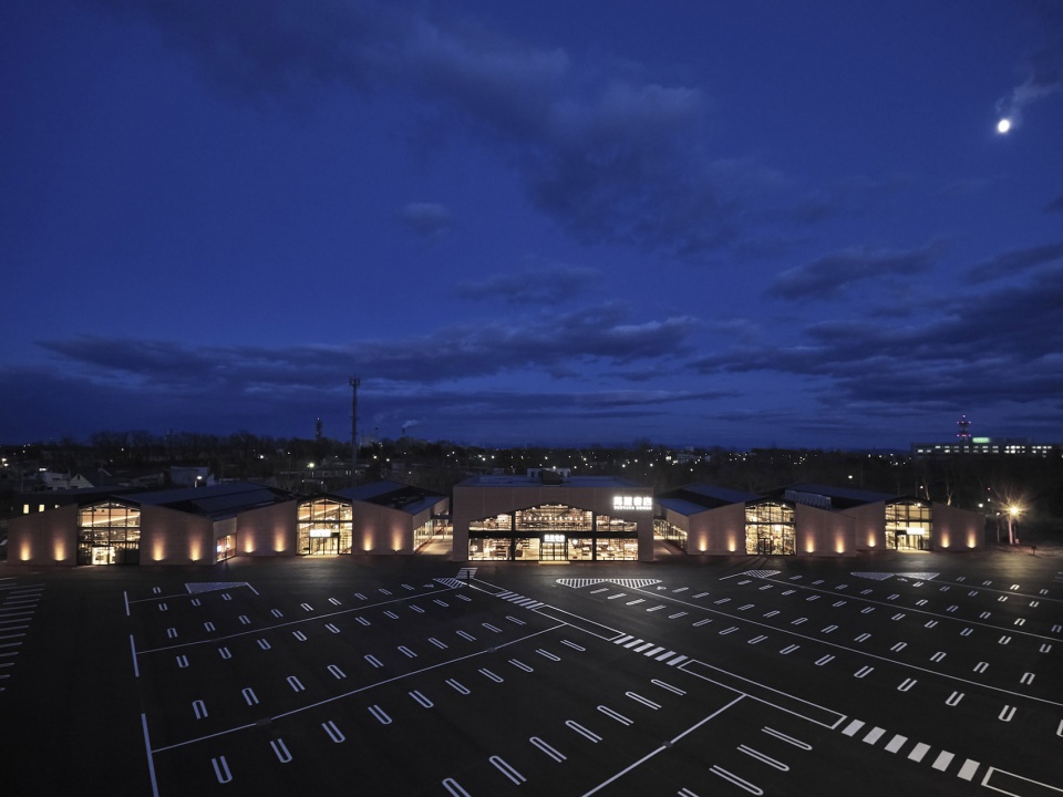 ebetsu tsutaya books by hikokonishi architecture inc