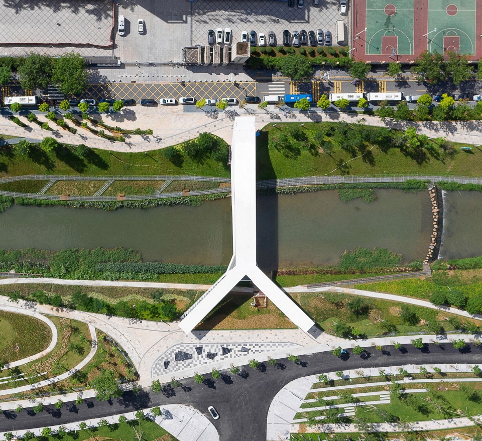 pedestrian bridge of pingshan high school china by node architecture urbanism