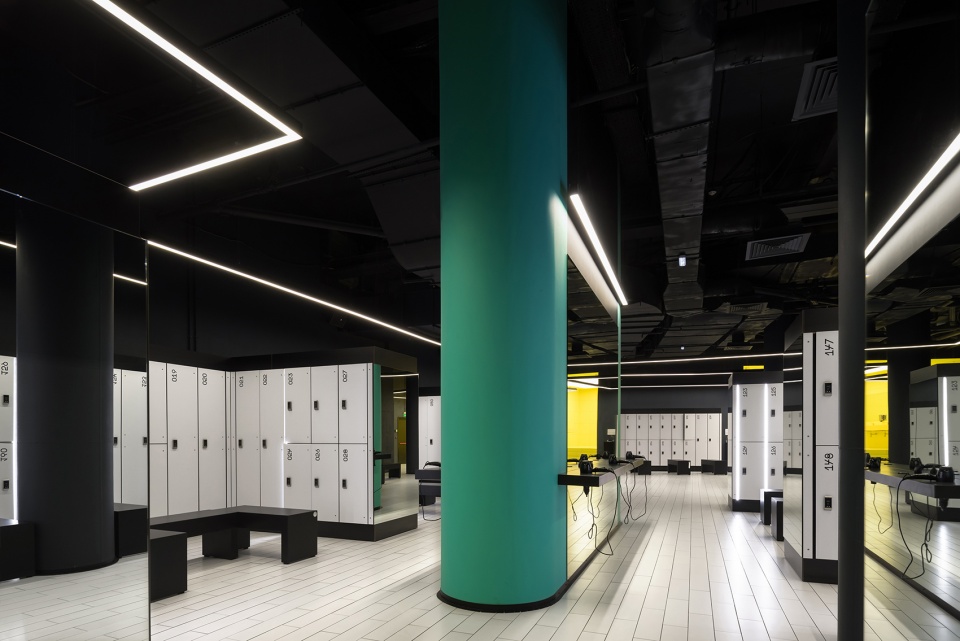 kometa black fitness club by yoyo bureau
