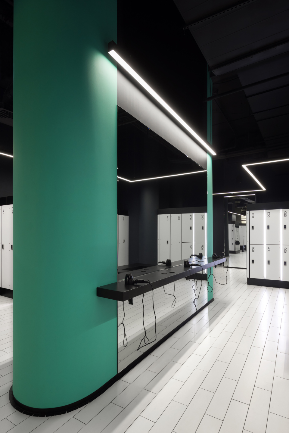 kometa black fitness club by yoyo bureau