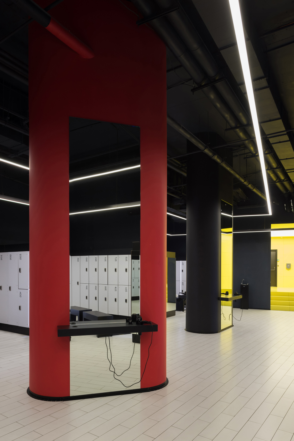 kometa black fitness club by yoyo bureau