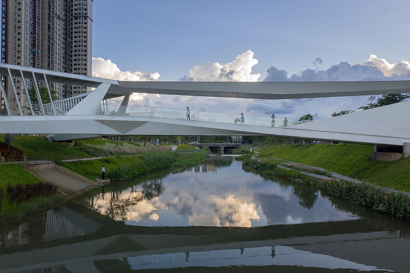 pedestrian bridge of pingshan high school china by node architecture urbanism