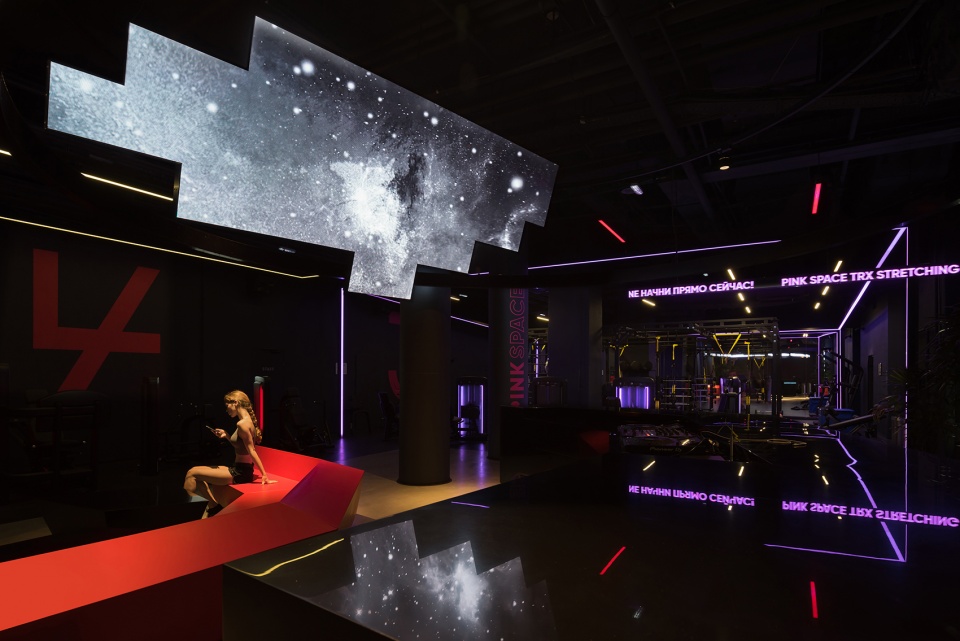 kometa black fitness club by yoyo bureau