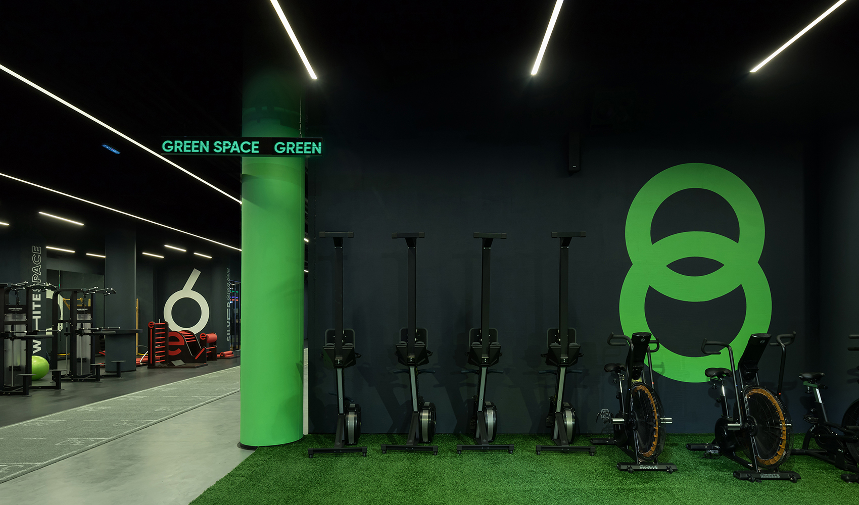 kometa black fitness club by yoyo bureau 1