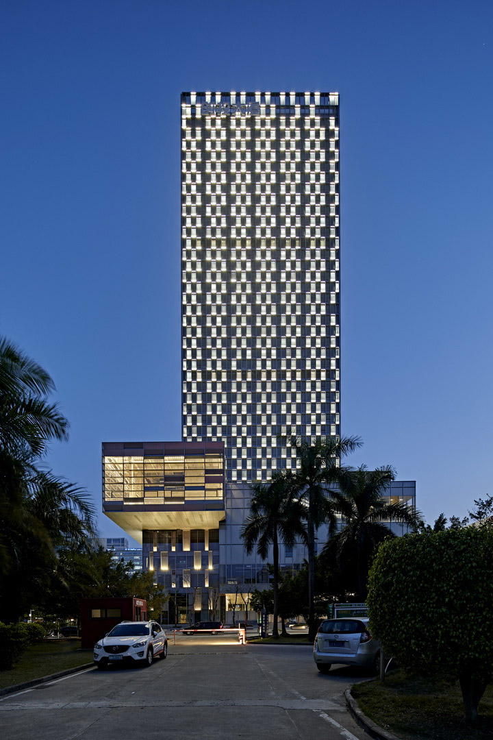 Longgang Chuangtou Headquarters Tower URBANUS