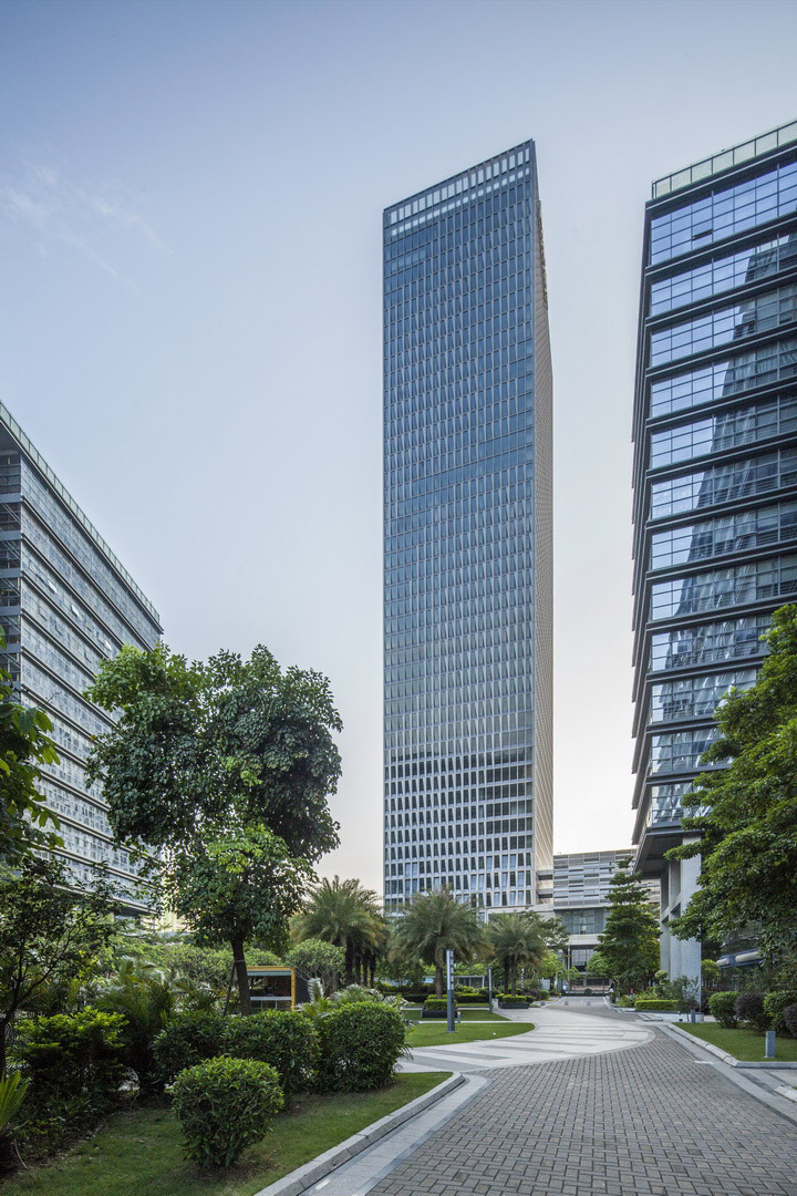 Longgang Chuangtou Headquarters Tower, Shenzhen, China by URBANUS 