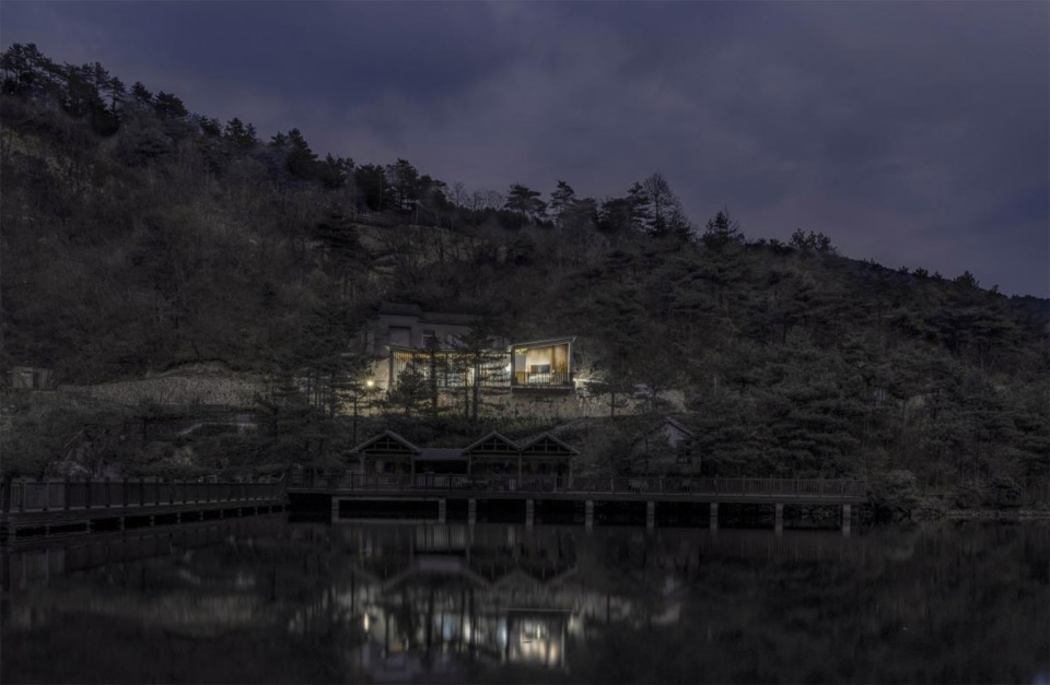 The Public Toilet of Daming Lake in Daming Mountain Hangzhou by MUFU ARCHLAB