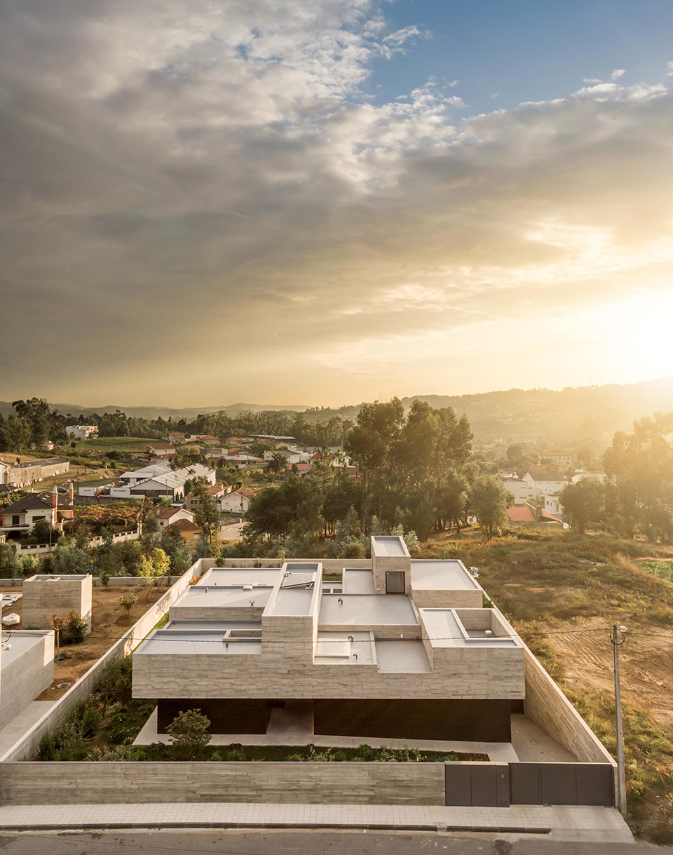 agrela house paredes by spaceworkers