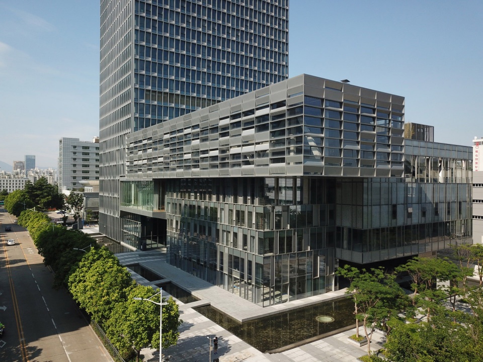 Longgang Chuangtou Headquarters Tower URBANUS