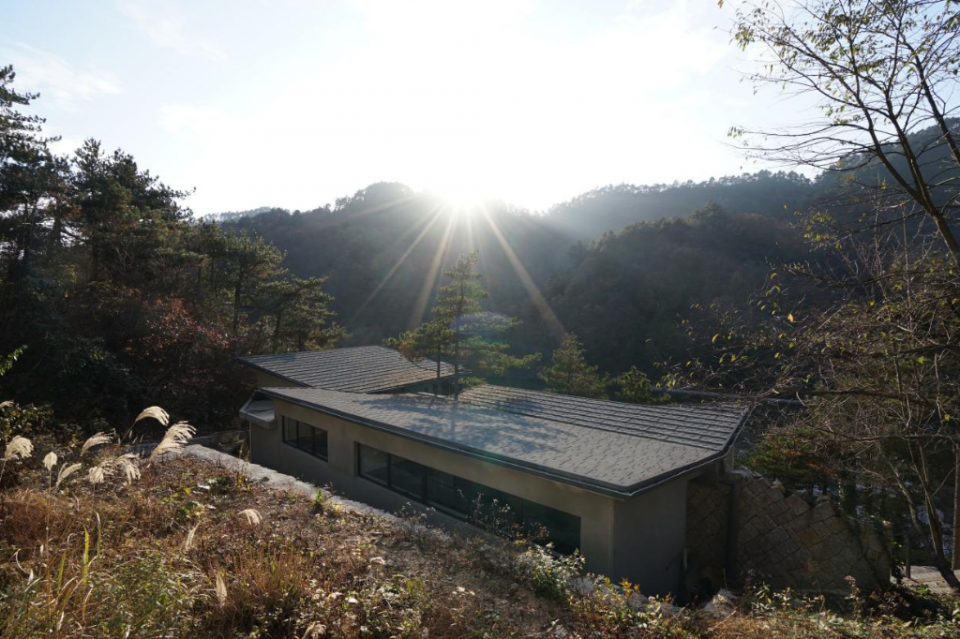 The Public Toilet of Daming Lake in Daming Mountain Hangzhou by MUFU ARCHLAB