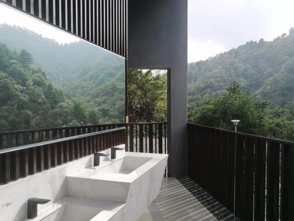 The Public Toilet of Daming Lake in Daming Mountain Hangzhou by MUFU ARCHLAB
