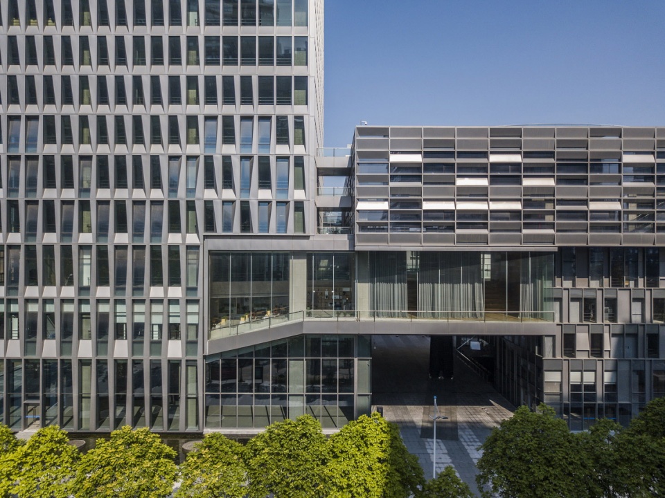 Longgang Chuangtou Headquarters Tower, Shenzhen, China by URBANUS 