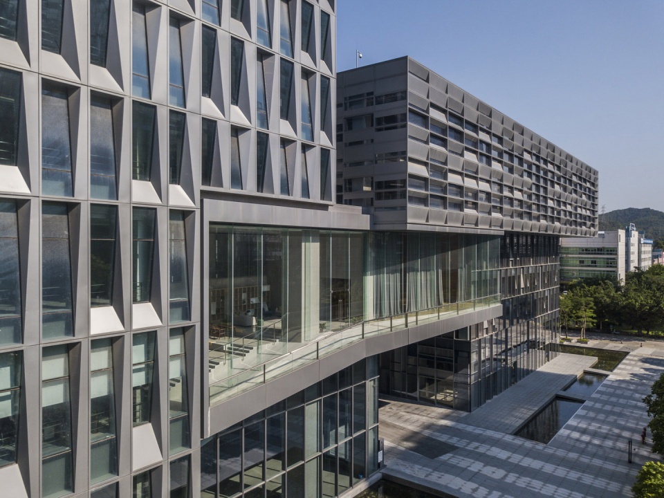 Longgang Chuangtou Headquarters Tower URBANUS