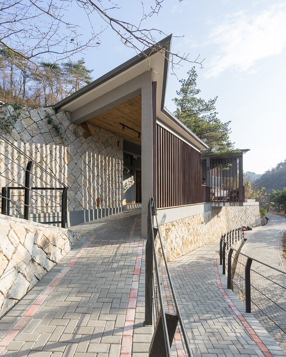 The Public Toilet of Daming Lake in Daming Mountain Hangzhou by MUFU ARCHLAB