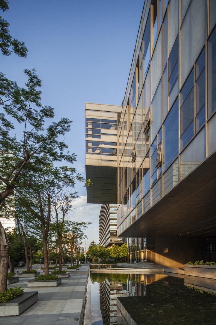 Longgang Chuangtou Headquarters Tower URBANUS