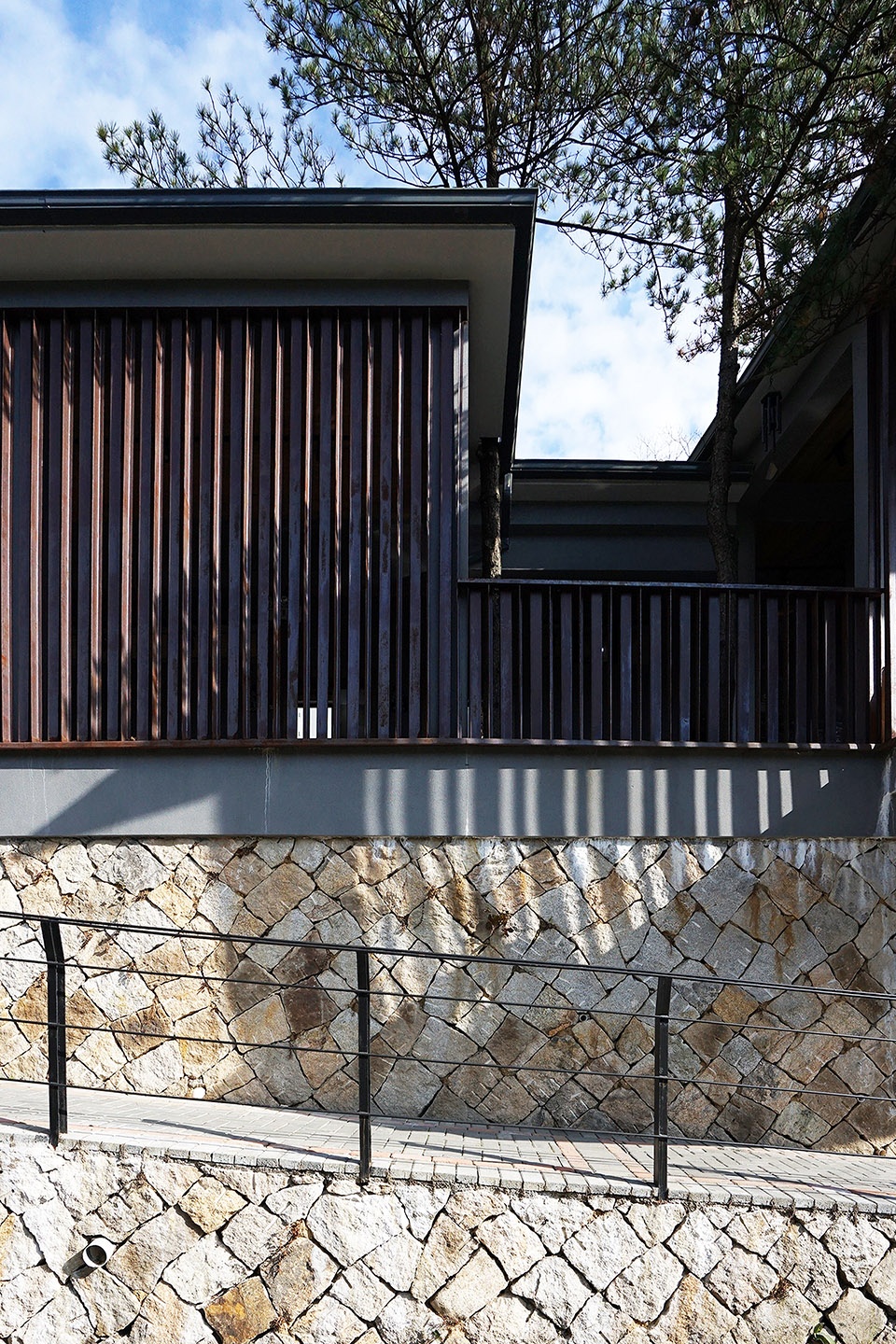 The Public Toilet of Daming Lake in Daming Mountain Hangzhou by MUFU ARCHLAB