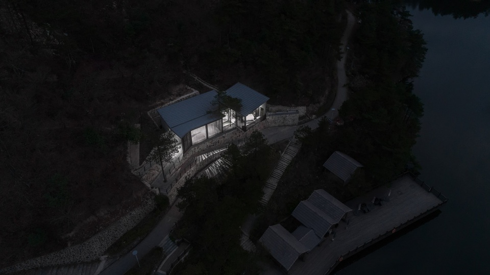 The Public Toilet of Daming Lake in Daming Mountain Hangzhou by MUFU ARCHLAB