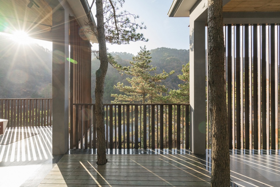 The Public Toilet of Daming Lake in Daming Mountain Hangzhou by MUFU ARCHLAB
