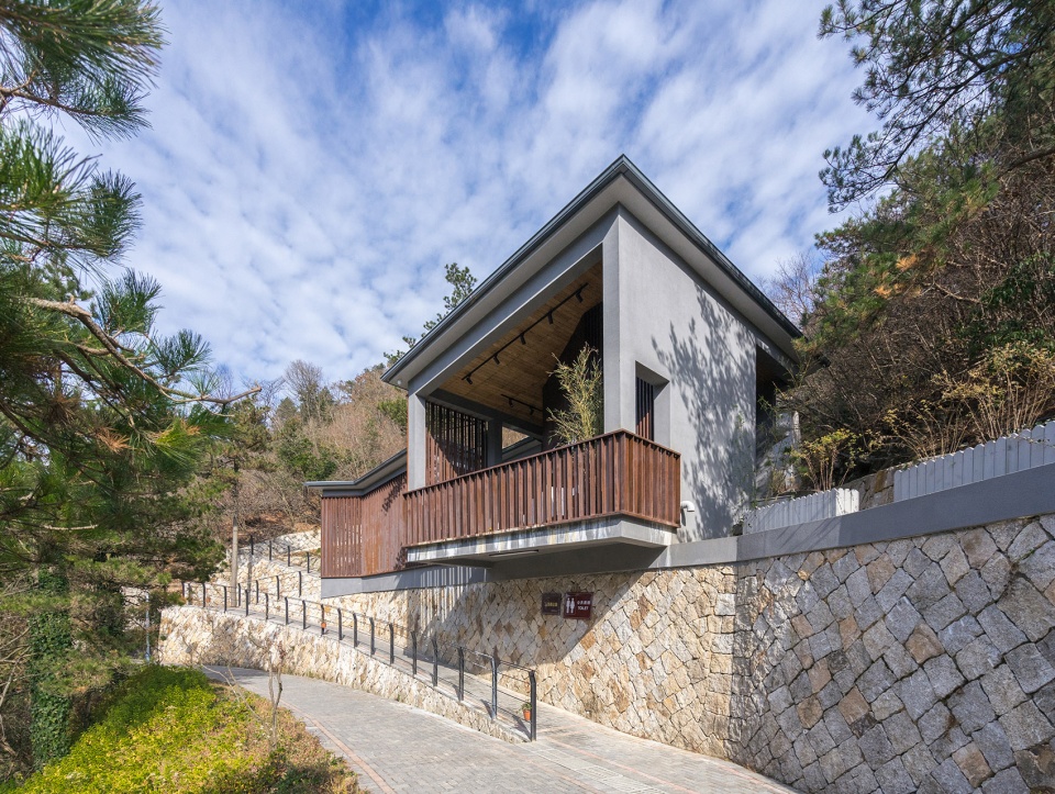 The Public Toilet of Daming Lake in Daming Mountain Hangzhou by MUFU ARCHLAB