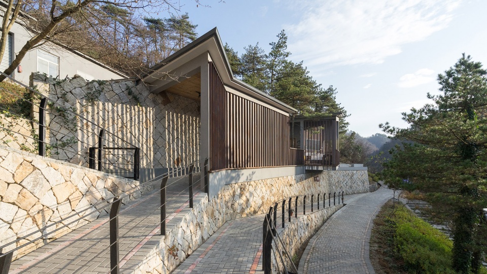The Public Toilet of Daming Lake in Daming Mountain Hangzhou by MUFU ARCHLAB
