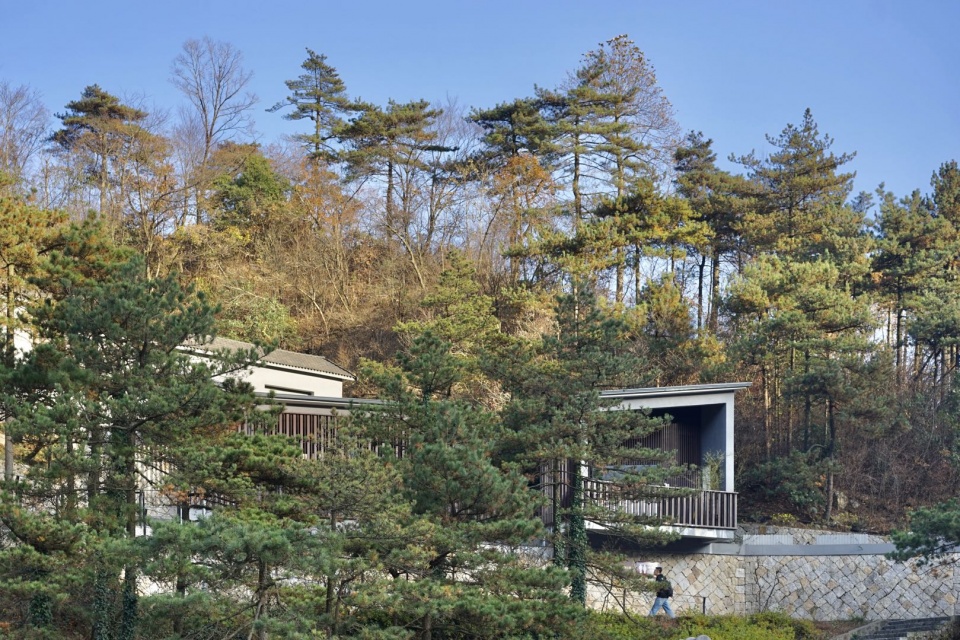 The Public Toilet of Daming Lake in Daming Mountain Hangzhou by MUFU ARCHLAB