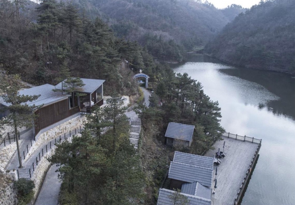 The Public Toilet of Daming Lake in Daming Mountain Hangzhou by MUFU ARCHLAB