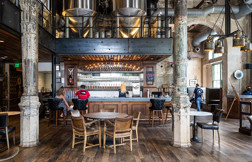 Southerleigh美食啤酒屋，德克萨斯 / Clayton Korte