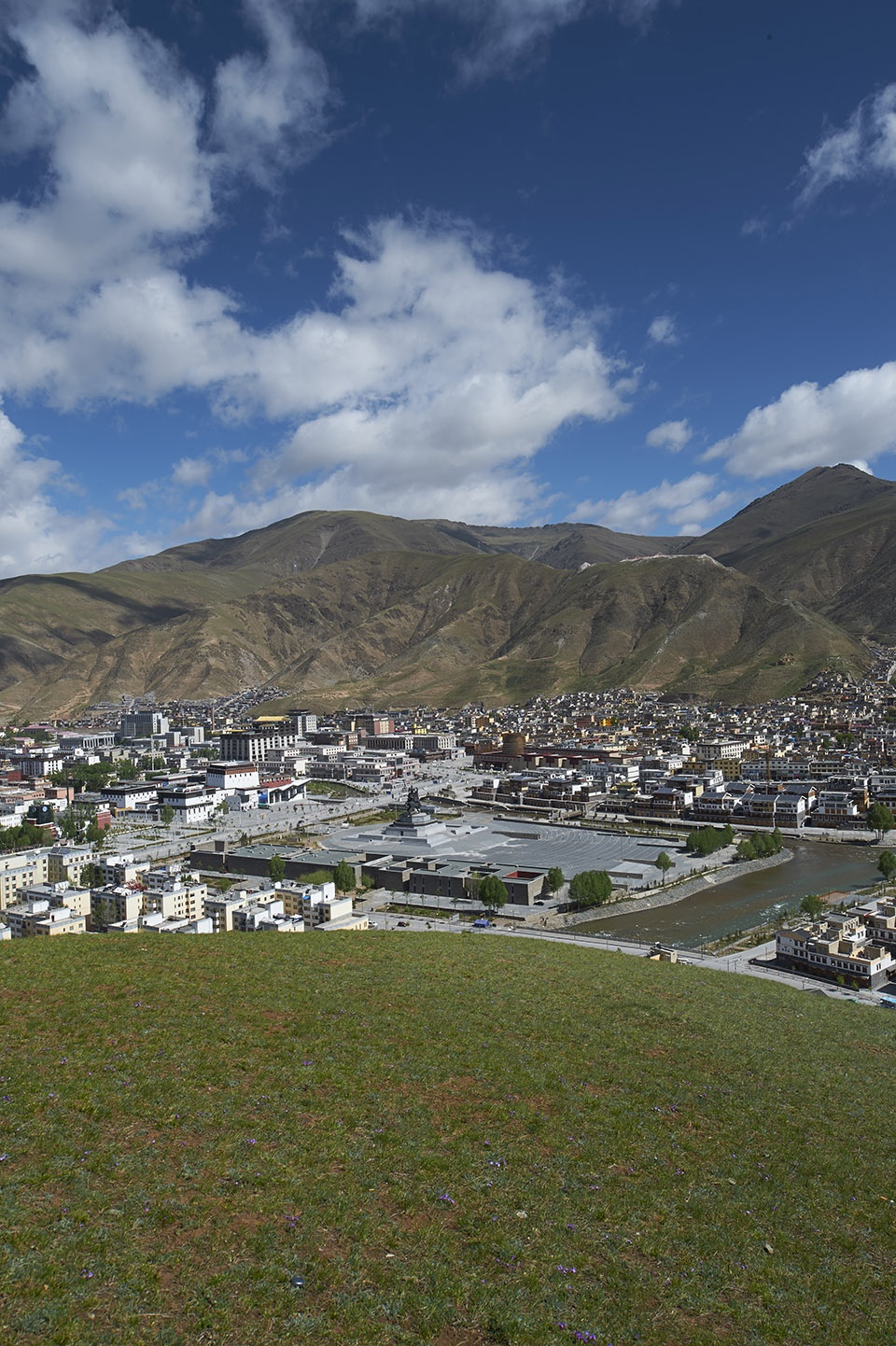 gesar squar yushu tibetan autonomous prefecture china by zhou kai hhdesign